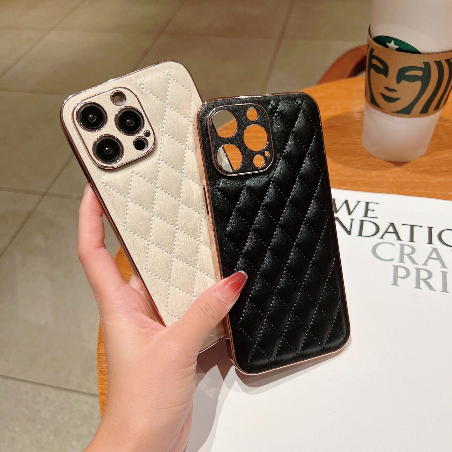 Funda de cuero con rombos para iPhone