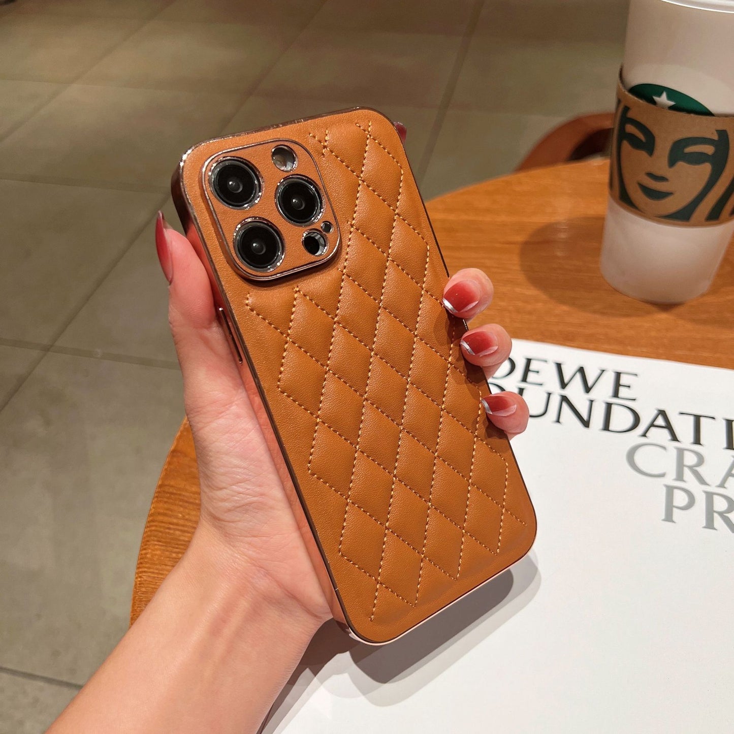 Funda de cuero con rombos para iPhone