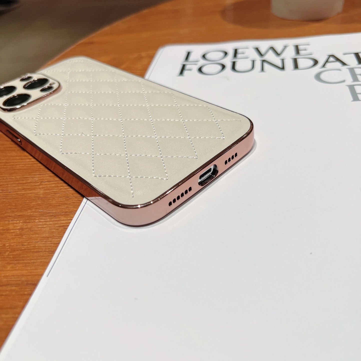 Funda de cuero con rombos para iPhone