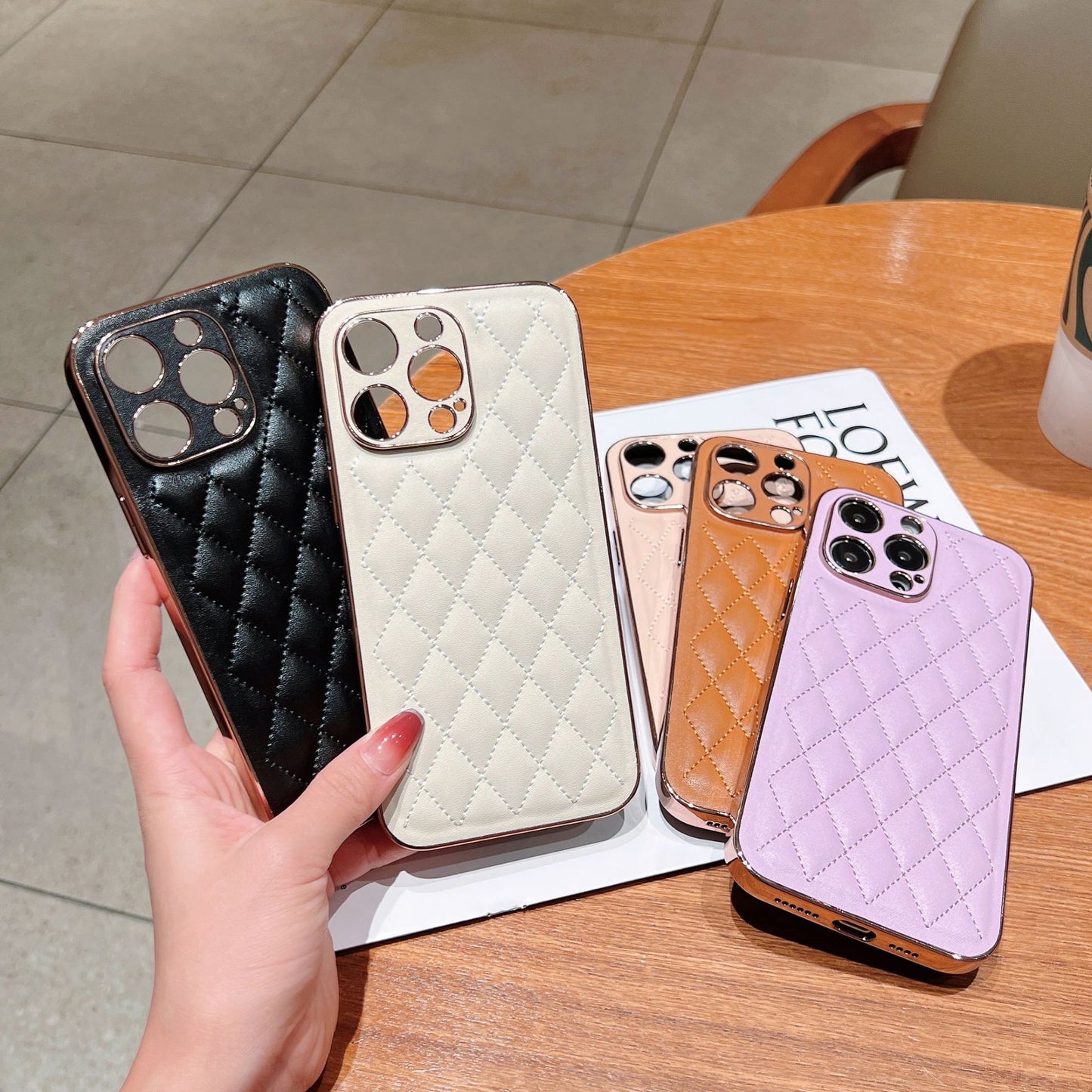 Funda de cuero con rombos para iPhone